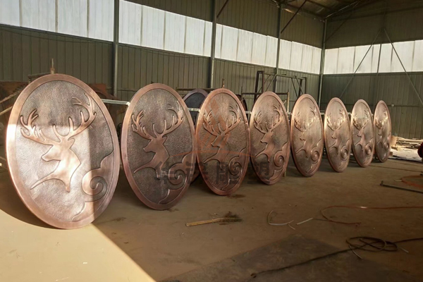 铜浮雕工艺适用于哪些场景？华锌雕塑厂家从室内装饰到城市雕塑的优势与应用解析